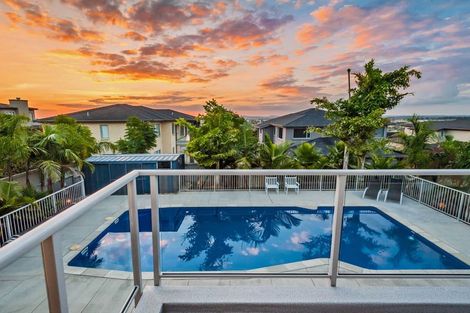 Photo of property in 9 Fairbairn Place, East Tamaki Heights, Auckland, 2016