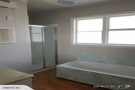 Photo of property in 147 Avonhead Road, Avonhead, Christchurch, 8042