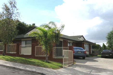 Photo of property in 3 Stockton Place, Glendene, Auckland, 0602