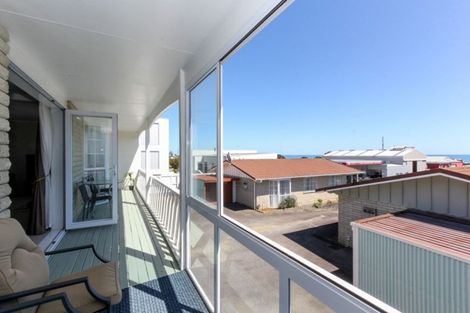 Photo of property in 2/498 Devon Street East, Strandon, New Plymouth, 4312