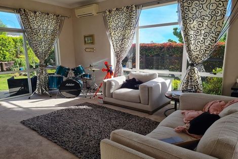 Photo of property in 51 Chateau Rise, Flat Bush, Auckland, 2016