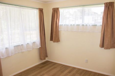 Photo of property in 27 Pipitea Place, Massey, Auckland, 0614