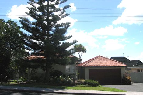 Photo of property in 2/5 Quebec Road, Milford, Auckland, 0620