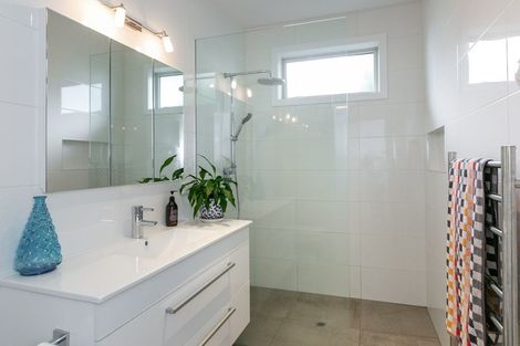 Photo of property in 34 Fitzroy Road, Bluff Hill, Napier, 4110