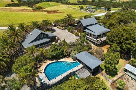 Photo of property in 81 Cape Rodney Road, Leigh, 0985