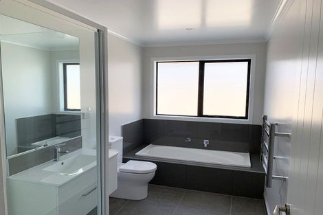 Photo of property in 11 Keerangi Place, Rototuna North, Hamilton, 3210