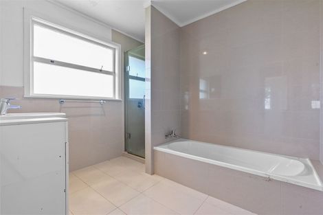 Photo of property in 24 Estuary Road, Weymouth, Auckland, 2103