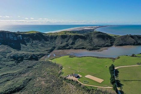 Photo of property in 102 Wharariki Road, Puponga, Collingwood, 7073