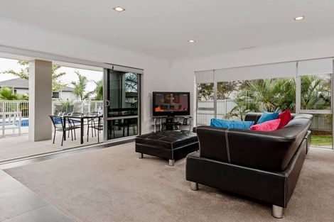 Photo of property in 9 Fairbairn Place, East Tamaki Heights, Auckland, 2016