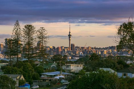 Photo of property in 1/24 Martin Crescent, Northcote, Auckland, 0627