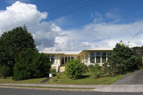Photo of property in 3 Beverly Place, New Lynn, Auckland, 0600