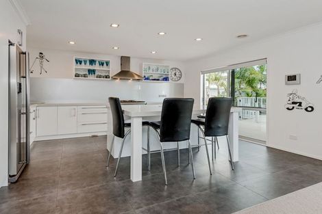 Photo of property in 9 Fairbairn Place, East Tamaki Heights, Auckland, 2016