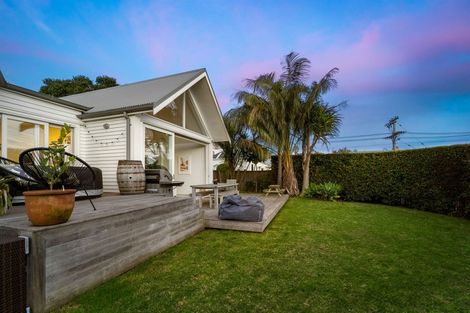 Photo of property in 17 Vincent Road, Northcote Point, Auckland, 0627