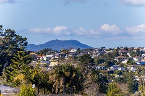 Photo of property in 1/4 Newstead Avenue, Browns Bay, Auckland, 0632