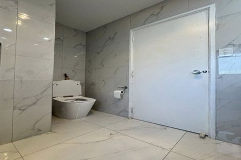 Photo of property in 100 Everglade Drive, Totara Heights, Auckland, 2105