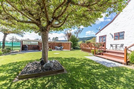 Photo of property in 461 Tararua Road, Levin, 5571