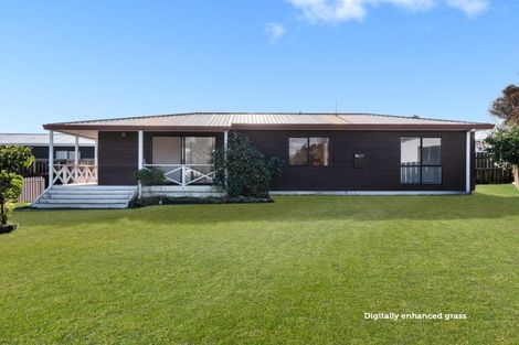 Photo of property in 13 Barbara Grove, Papamoa Beach, Papamoa, 3118