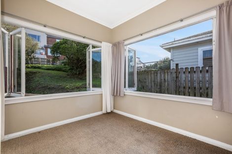 Photo of property in 104 Nicholson Road, Khandallah, Wellington, 6035