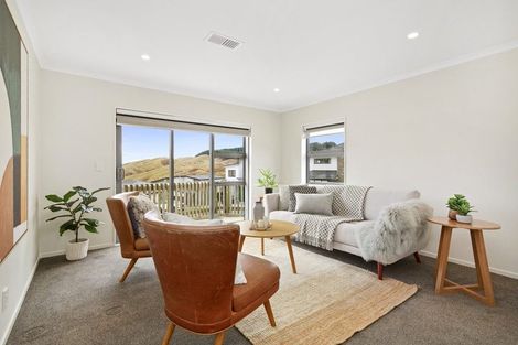 Photo of property in 127 Amesbury Drive, Churton Park, Wellington, 6037