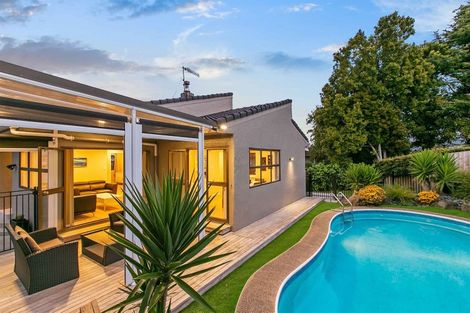 Photo of property in 1/40 Becroft Drive, Forrest Hill, Auckland, 0620