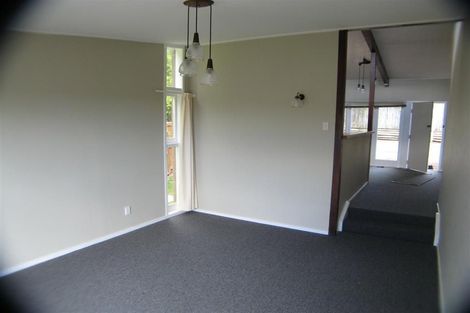 Photo of property in 2/135 Glenfield Road, Hillcrest, Auckland, 0626