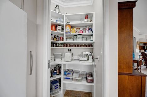 Photo of property in 2 Manurau Crescent, Merrilands, New Plymouth, 4312