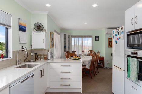 Photo of property in 25 Village Park Drive, Welcome Bay, Tauranga, 3112