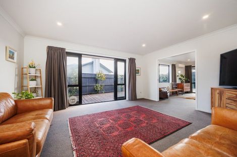 Photo of property in 35 Chestnut Close, Kelvin Grove, Palmerston North, 4414