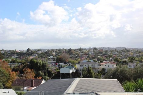 Photo of property in 584 Beach Road, Rothesay Bay, Auckland, 0630