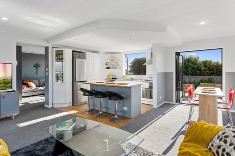 Photo of property in 17 Moana Street, Otaki Beach, Otaki, 5512