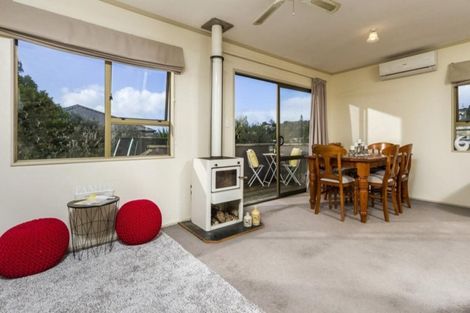 Photo of property in 27a Topliss Drive, Northcross, Auckland, 0632