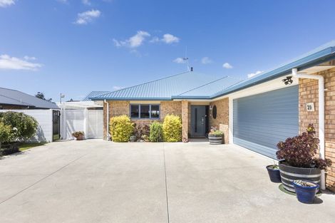 Photo of property in 29 Chestnut Close, Kelvin Grove, Palmerston North, 4414
