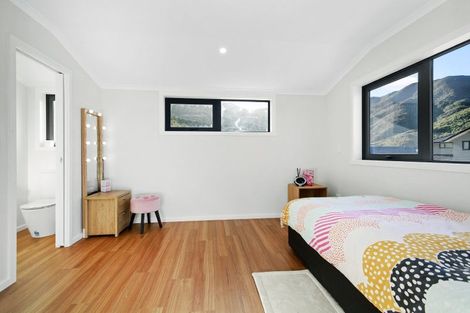 Photo of property in 24 Porokaiwhiri Street, Crofton Downs, Wellington, 6035