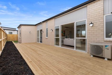 Photo of property in 5 Korowhiti Road, Clarks Beach, 2122