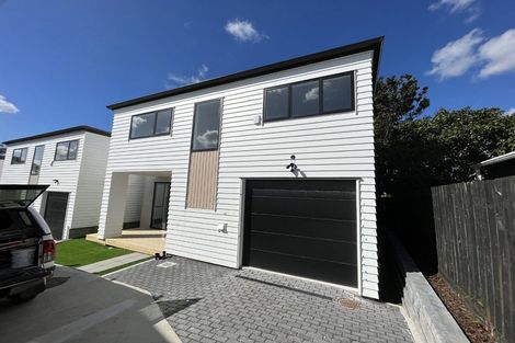 Photo of property in 10/535 Swanson Road, Ranui, Auckland, 0612