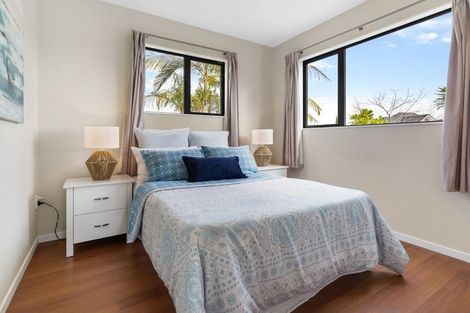 Photo of property in 14 Scarlet Oak Drive, Schnapper Rock, Auckland, 0632