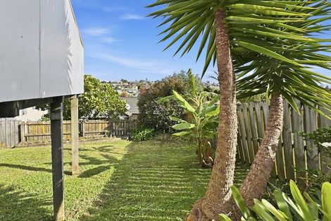 Photo of property in 1/4 Knott Road, Stanmore Bay, Whangaparaoa, 0932