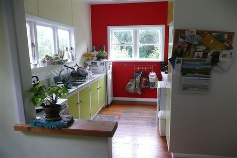 Photo of property in 12a Edinburgh Terrace, Berhampore, Wellington, 6023