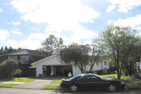 Photo of property in 17 Beechdale Crescent, Pakuranga Heights, Auckland, 2010