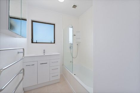 Photo of property in 2/6 Orton Street, Glenfield, Auckland, 0627