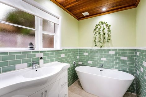 Photo of property in 33 Peel Place, Wainuiomata, Lower Hutt, 5014