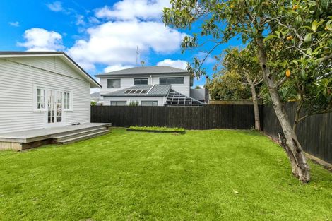 Photo of property in 24 Sulphur Beach Road, Northcote Point, Auckland, 0627
