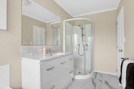 Photo of property in 23 Raabia Close, Parakai, 0830