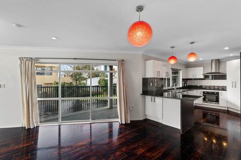 Photo of property in 18 Belleaire Court, West Harbour, Auckland, 0618