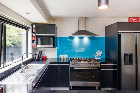 Photo of property in 5 D'urville Place, Kelvin Grove, Palmerston North, 4414