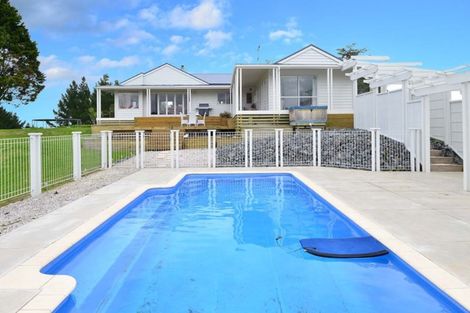 Photo of property in 118 Upper Orewa Road, Wainui, Silverdale, 0992