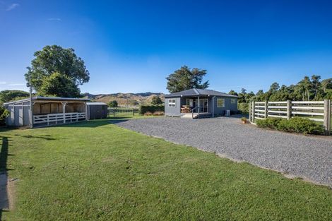 Photo of property in 2080 Elsthorpe Road, Elsthorpe, Havelock North, 4295
