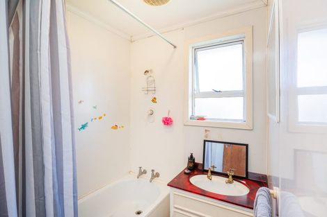 Photo of property in 28 Benmore Avenue, Cloverlea, Palmerston North, 4412