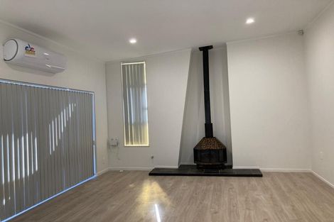 Photo of property in 10 Gulliver Place, Conifer Grove, Takanini, 2112