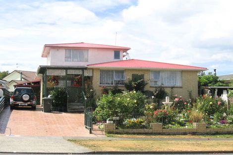 Photo of property in 6 Tacoma Drive, Totara Park, Upper Hutt, 5018